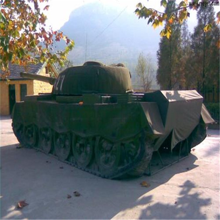 新城镇大型充气坦克